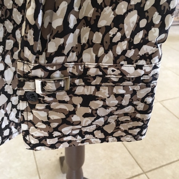 Beautiful Leopard Button Down Blouse Plaque Sleeve - Picture 5 of 5